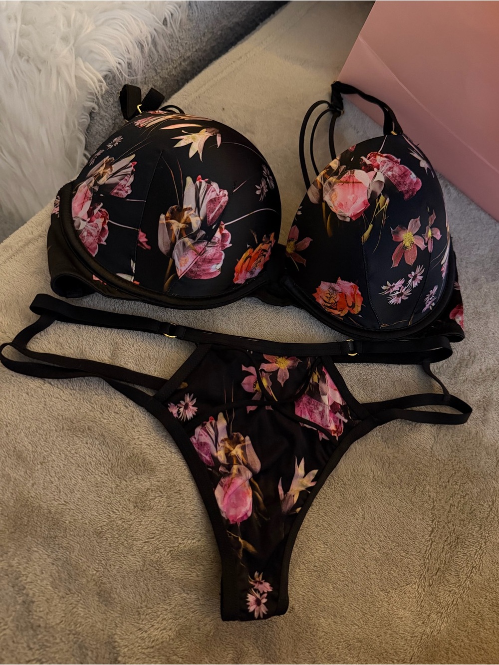 VICTORIA'S SECRET VERY SEXY PLUNGE PUSH-UP Satin Black Floral